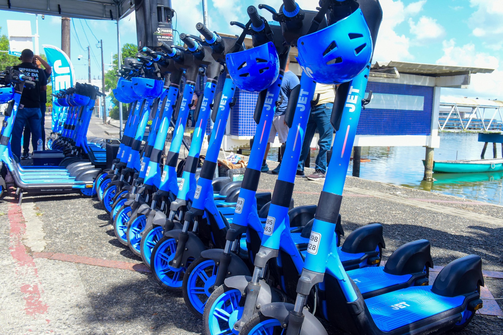 ​Patinetes elétricos completam um ano de operação regulamentada em Salvador com mais de 500 mil viagens realizadas